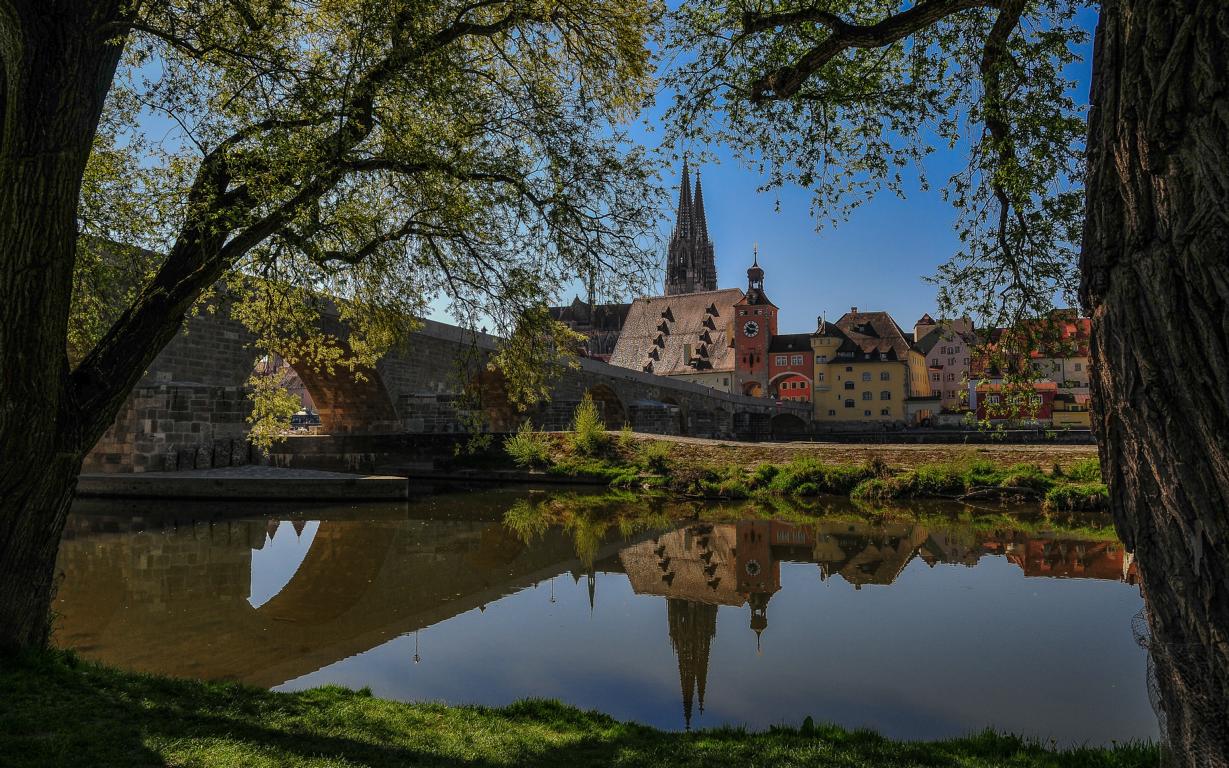 Dom und steinerne Brücke